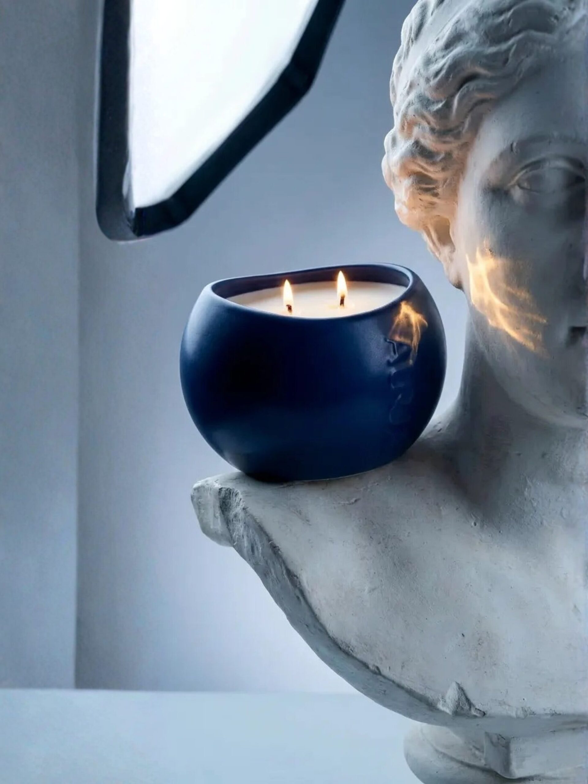 AURJA Blue Aum Cardamom Hinoki Moss Candle - Image 3