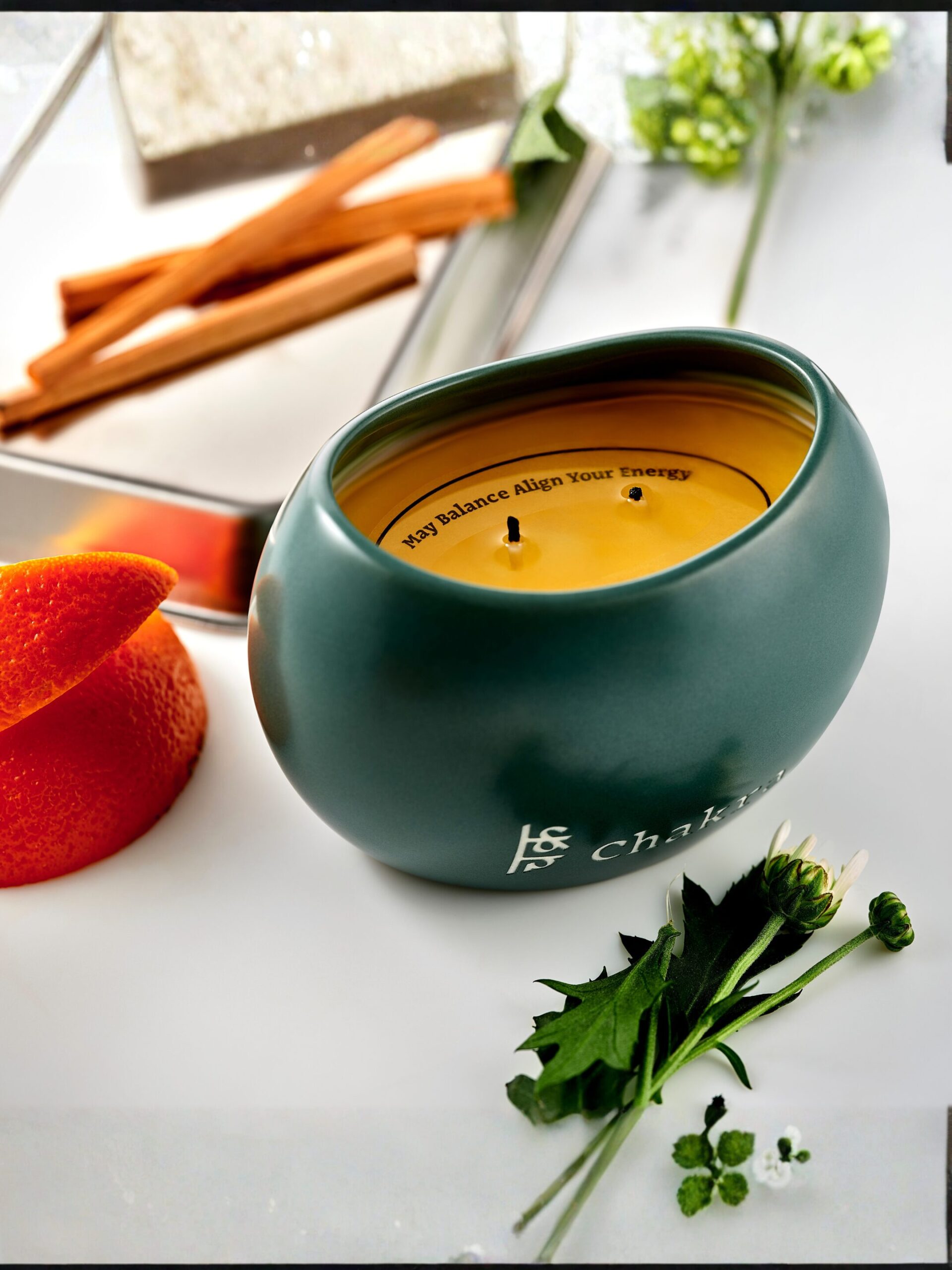 AURJA Green Chakra Yuzu Orange Santal Candle - Image 4