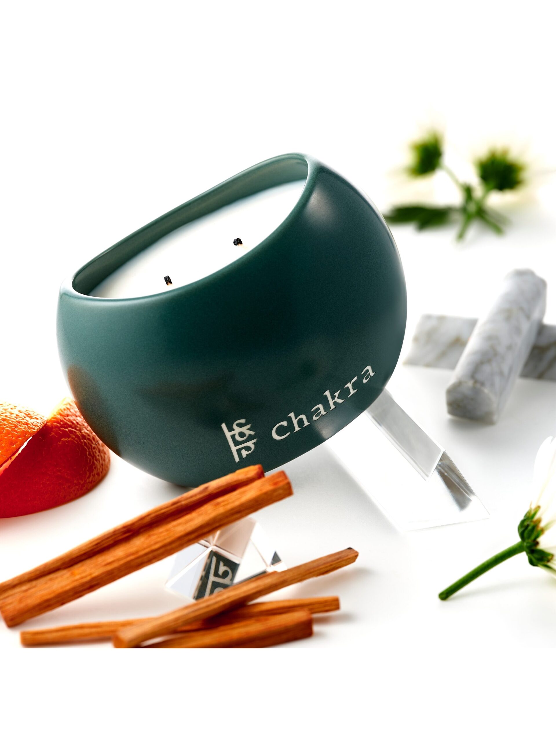 AURJA Green Chakra Yuzu Orange Santal Candle - Image 5