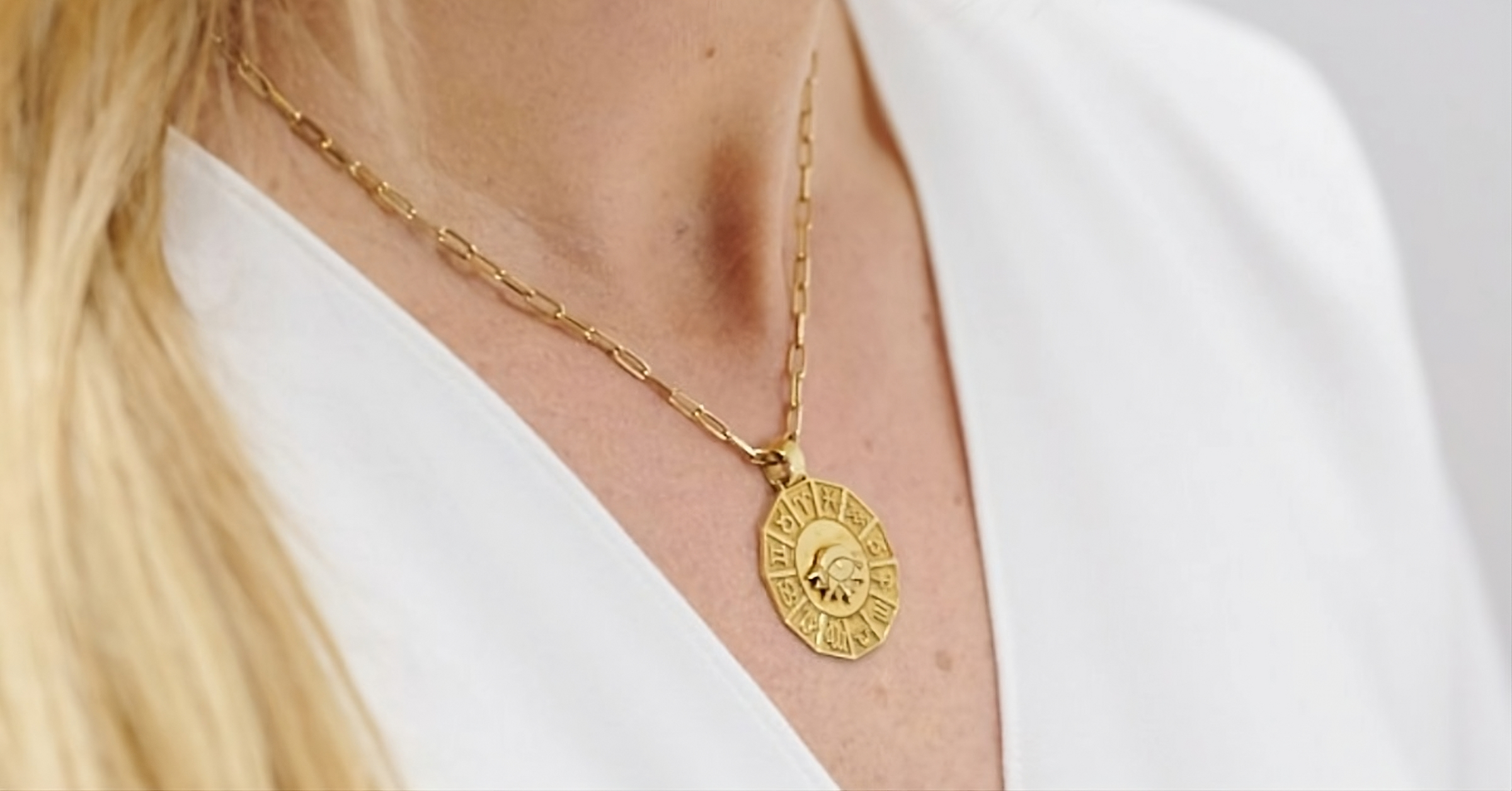 MuMi&Co Colgante Zodiac Maxi Plata bañada en oro de 18Kt de K.Mills
