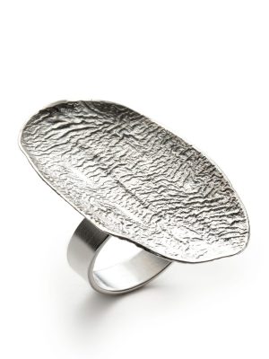 Exuberant Reticulated Oval Ring