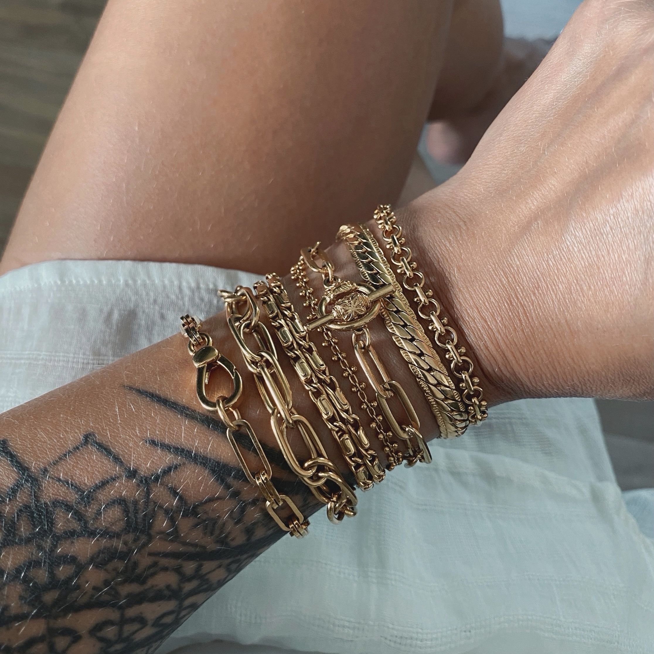 IN CAUDA VENENUM MONARCHIA bracelet - Image 2