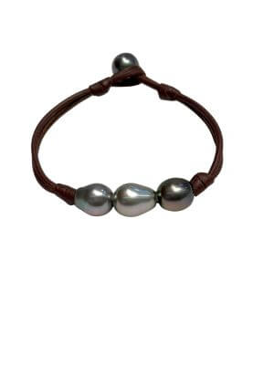 Bracelet with three semi-baroque Tahitian pearls mounted on hand-rolled leather.
