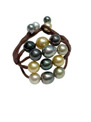 Bracelet with 16 multicolored pearls mounted on hand-rolled leather strap.