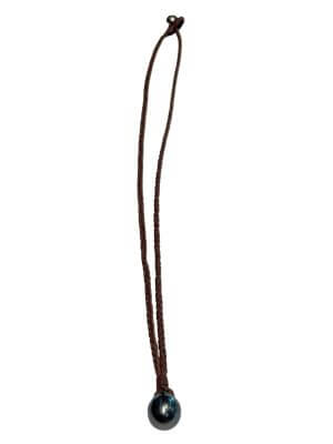 Braided leather pendant necklace with two Tahitian pearls (one approx. 15 mm, one approx. 9 mm).