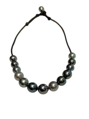 Choker necklace composed of fourteen semi-round multicoloured Tahitian pearls mounted on a hand-rolled leather band.