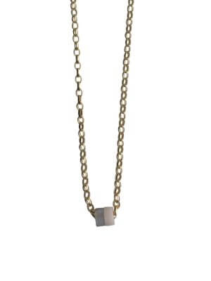 „Delicate 18K gold-plated sterling silver necklace, 44 cm length, intuitively adjustable, with two crystal donut pendants in pink jade and chalcedony; handcrafted from recycled materials, symbolizing love, harmony, openness, and emotional balance.“