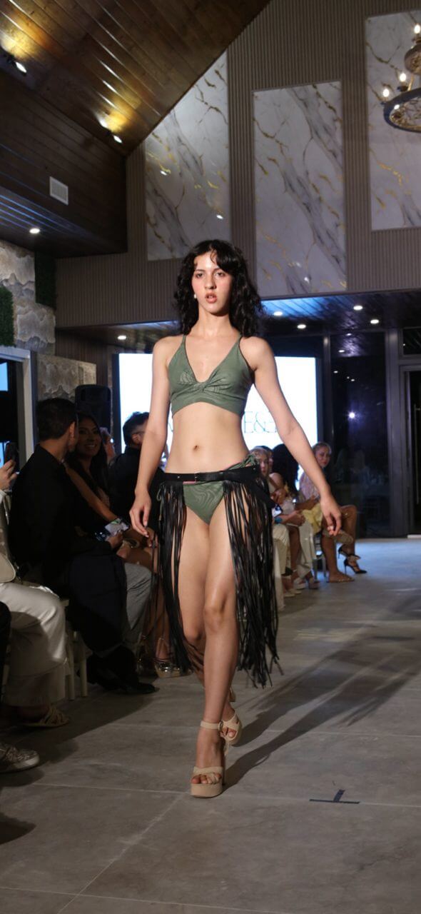 Mundoeye twist reversible bikini