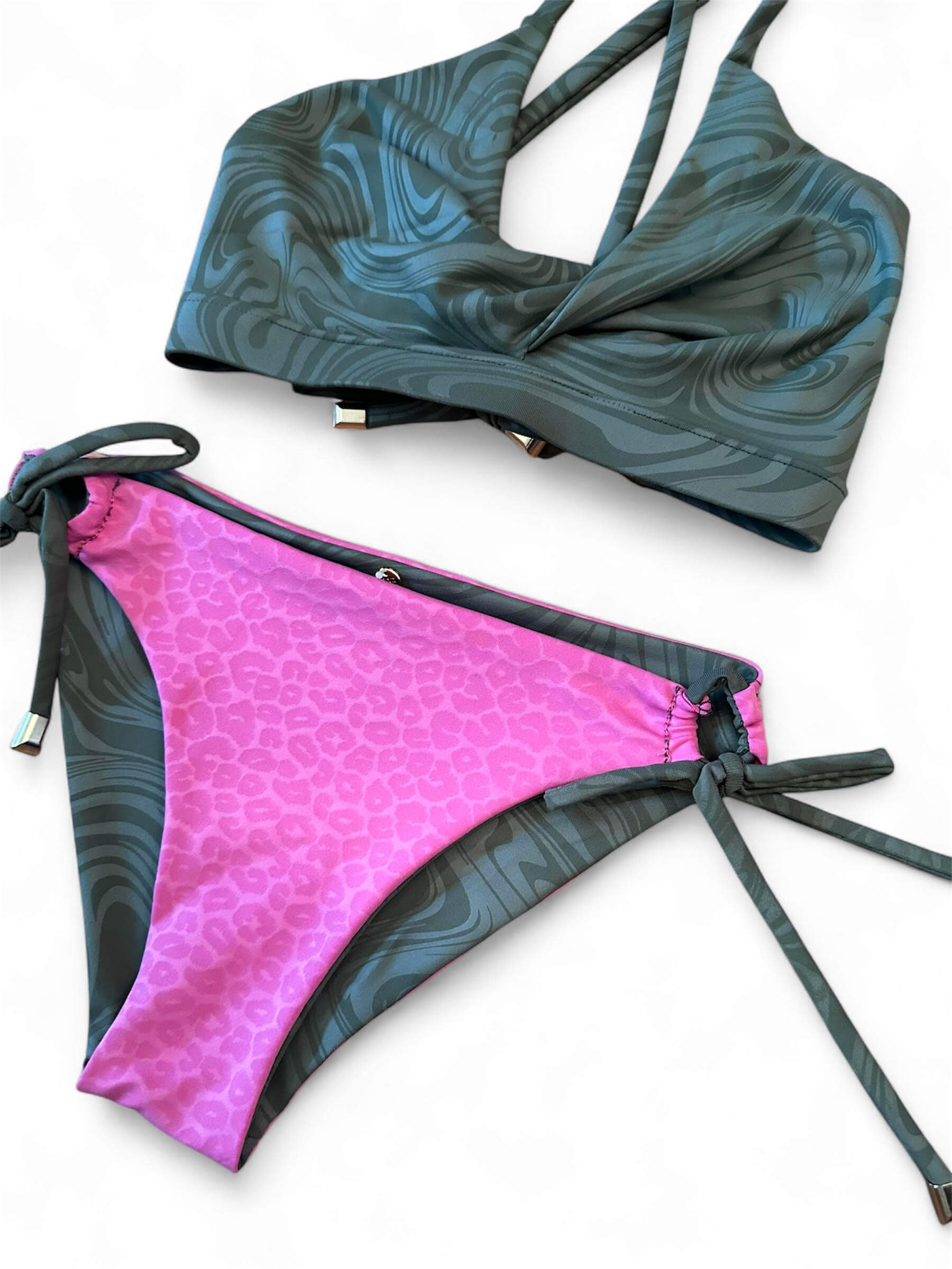 Mundoeye twist reversible bikini